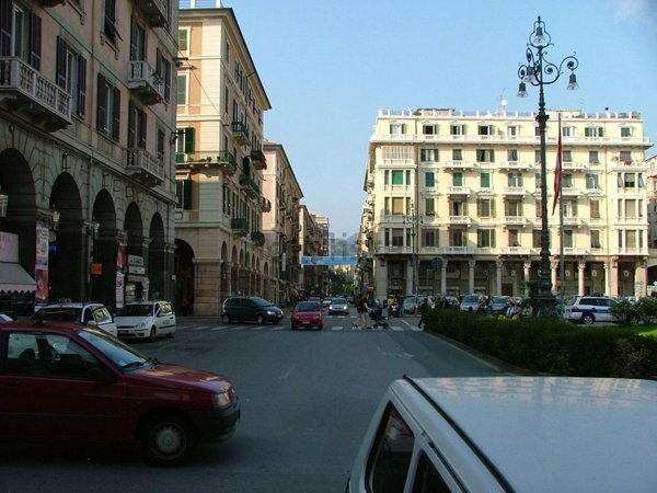 negozio in vendita a Savona in zona Centro Storico