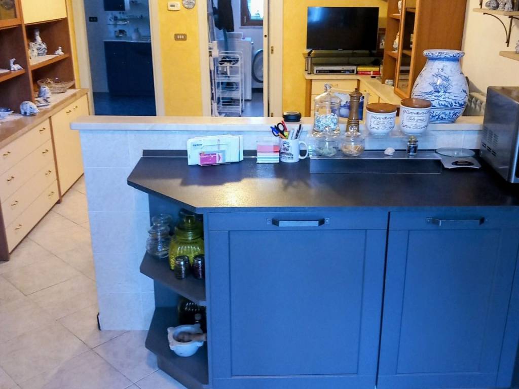 appartamento in vendita a Savona in zona Montemoro