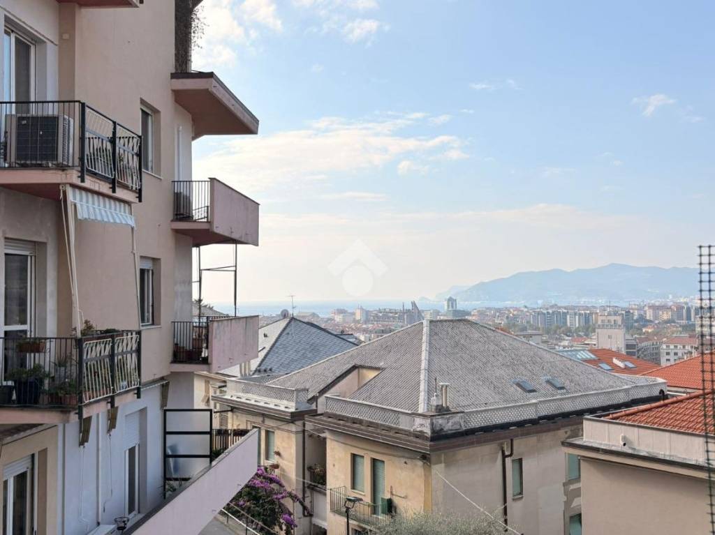 appartamento in vendita a Savona in zona Centro Storico