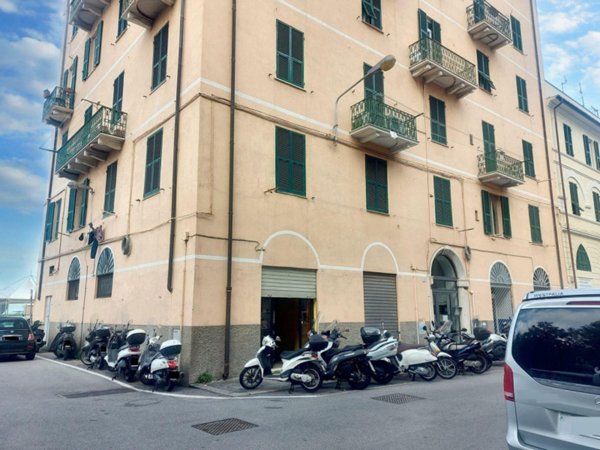 negozio in vendita a Savona in zona Centro Storico