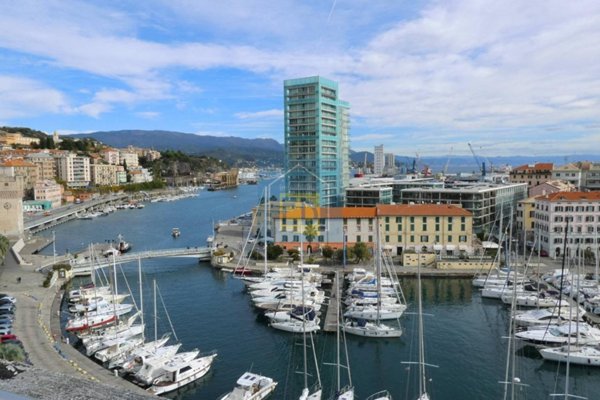 appartamento in vendita a Savona in zona Centro Storico