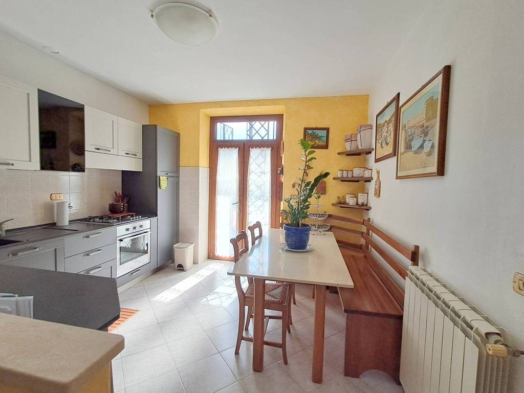 appartamento in vendita a Savona in zona Santuario