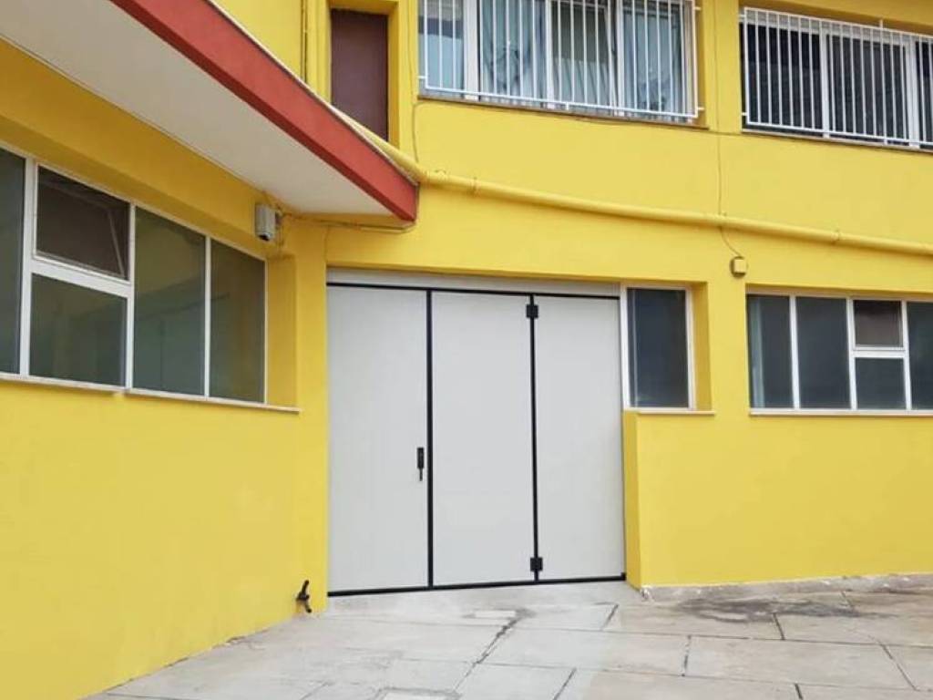 locale commerciale in vendita a Savona