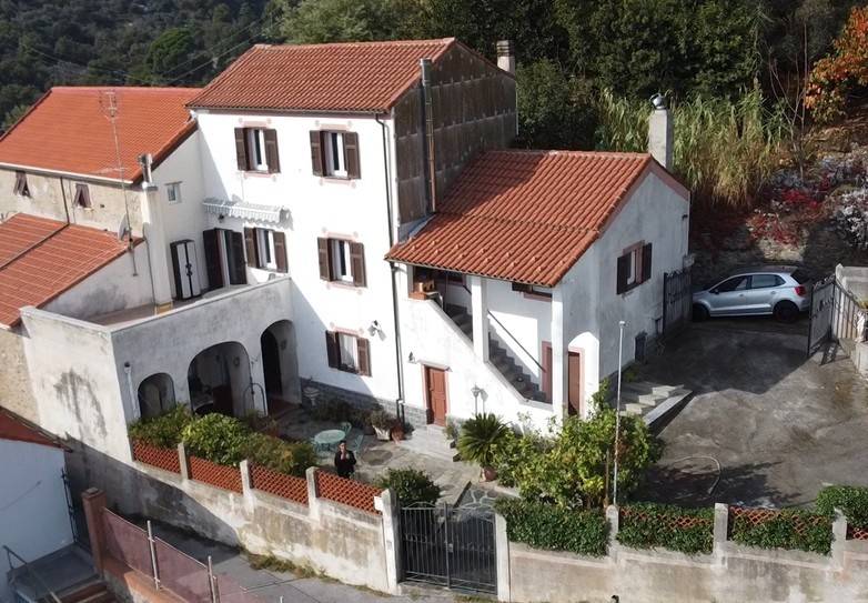casa indipendente in vendita a Savona