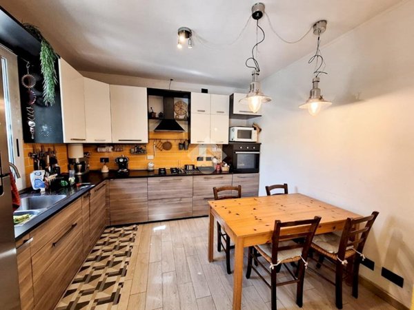 casa indipendente in vendita a Savona in zona Santuario