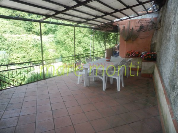 casa indipendente in vendita a Savona in zona Santuario