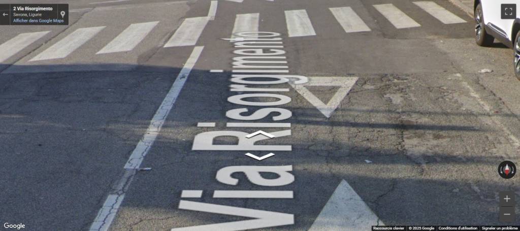 locale commerciale in vendita a Savona