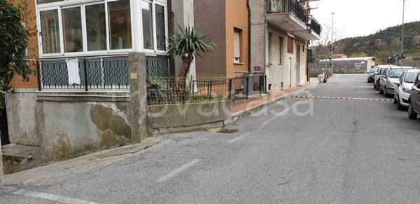 locale commerciale in vendita a Savona in zona Madonna del Monte