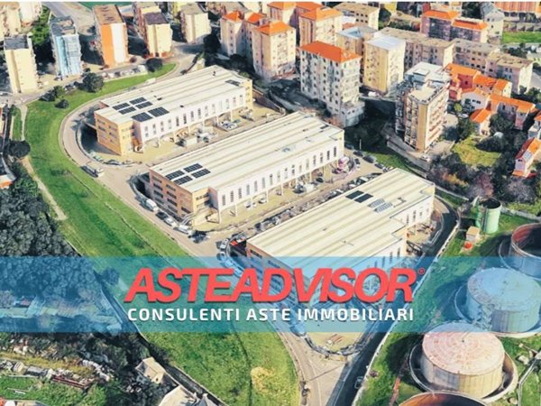 locale commerciale in vendita a Savona