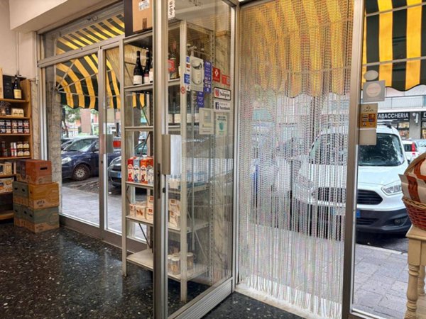 negozio in vendita a Savona