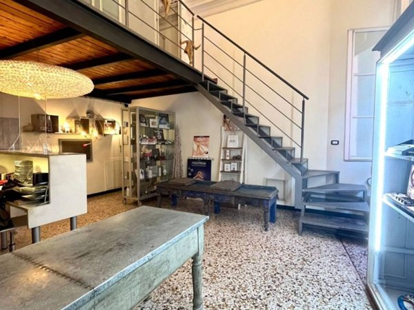 negozio in vendita a Savona in zona Centro Storico