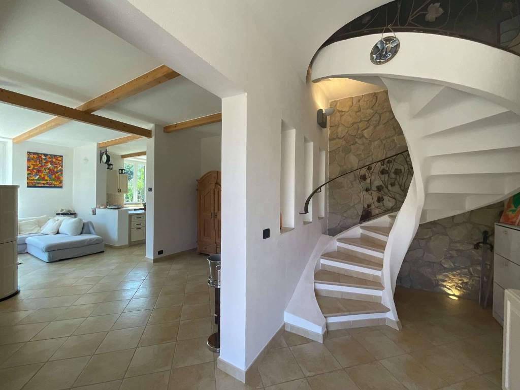 casa indipendente in vendita a Savona in zona Montemoro