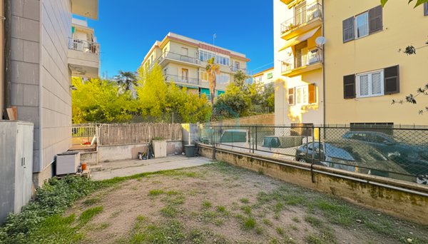 appartamento in vendita a Savona in zona Centro Storico