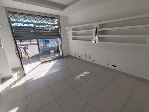 locale commerciale in vendita a Savona in zona Centro Storico