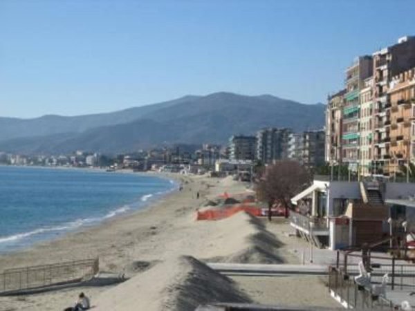 locale commerciale in vendita a Savona in zona Centro Storico