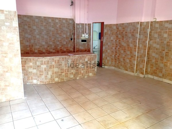 locale commerciale in vendita a Savona