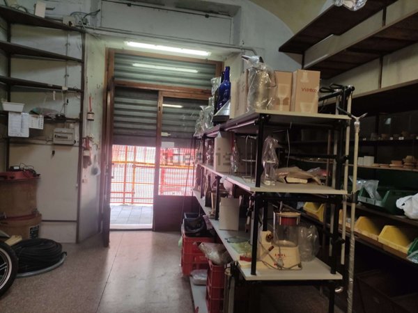 locale commerciale in vendita a Savona