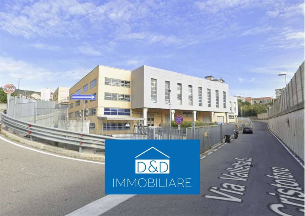 locale commerciale in vendita a Savona