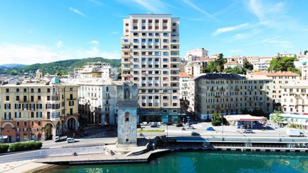 negozio in vendita a Savona in zona Centro Storico