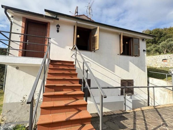 casa indipendente in vendita a Savona