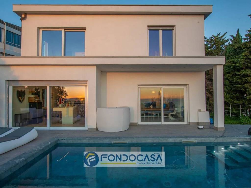 casa indipendente in vendita a Savona