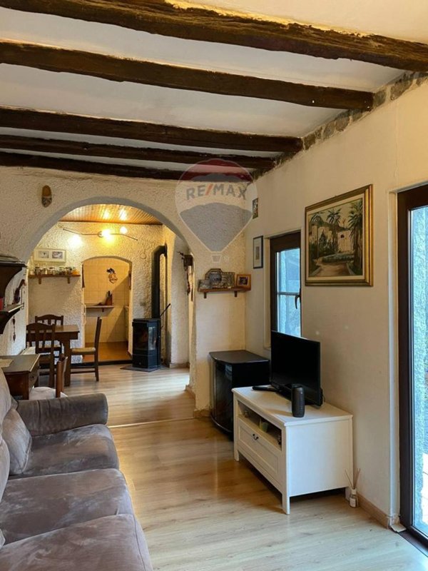 casa indipendente in vendita a Savona in zona Santuario