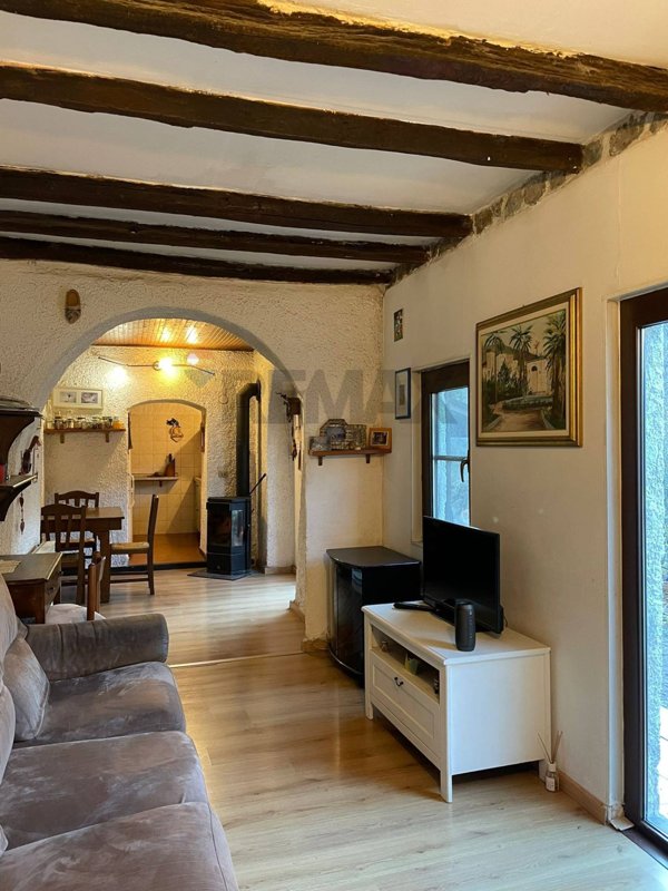 casa indipendente in vendita a Savona in zona Santuario