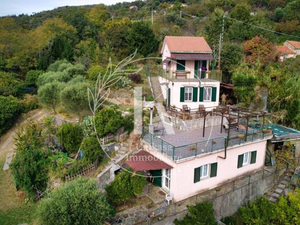 casa indipendente in vendita a Savona in zona Ciantagalletto