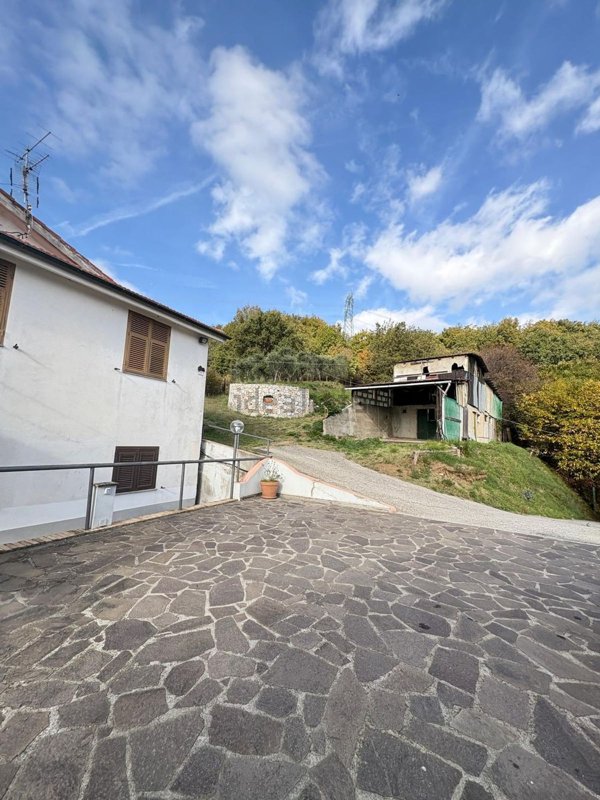 casa indipendente in vendita a Savona