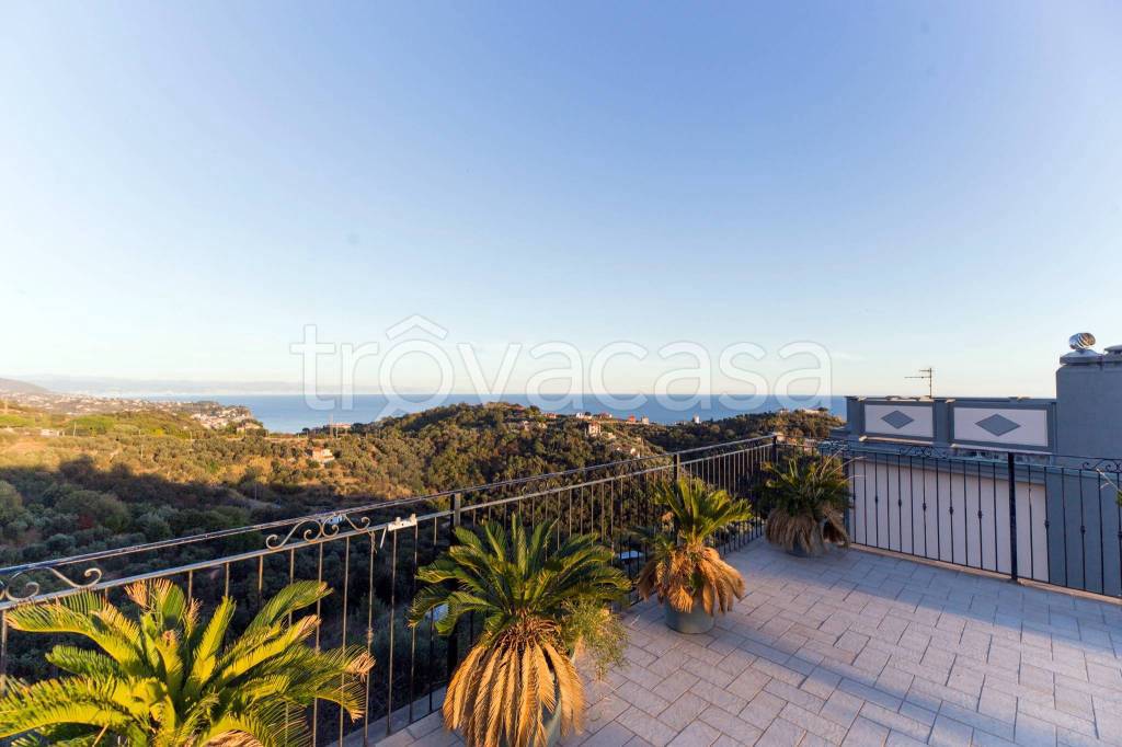 casa indipendente in vendita a Savona