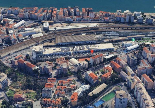 locale commerciale in vendita a Savona