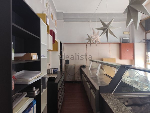 locale commerciale in vendita a Savona