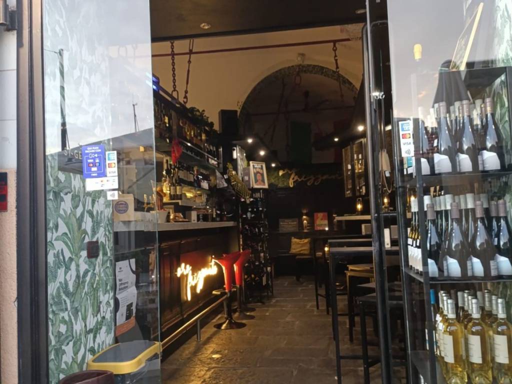 negozio in vendita a Savona in zona Centro Storico