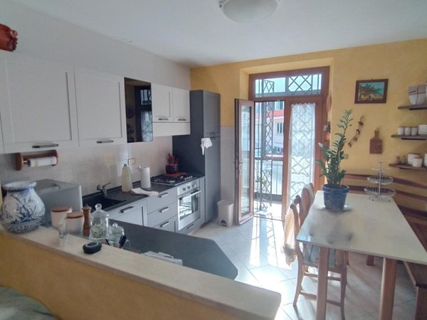 appartamento in vendita a Savona in zona Santuario