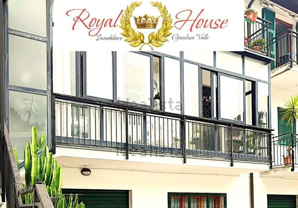 appartamento in vendita a Savona in zona Santuario