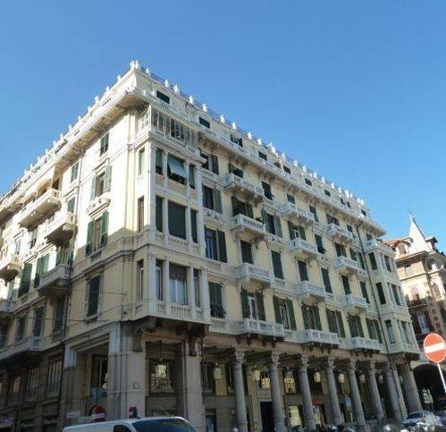 appartamento in vendita a Savona in zona Centro Storico