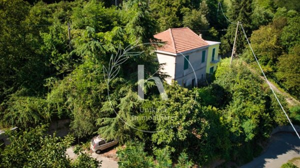 casa indipendente in vendita a Savona in zona Montemoro