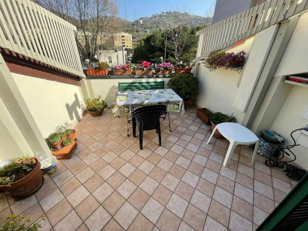 casa indipendente in vendita a Savona in zona Montemoro