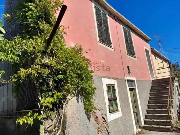casa semindipendente in vendita a Savona in zona Montemoro