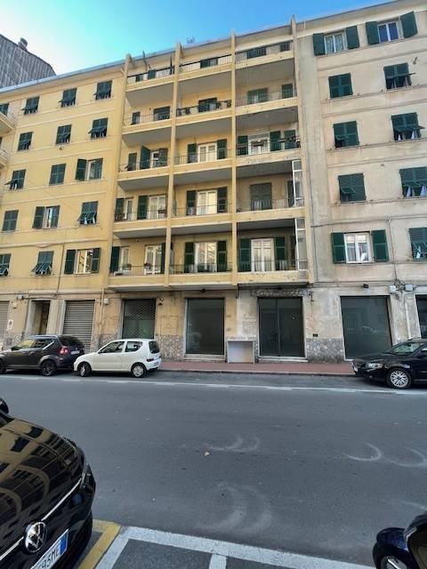 negozio in vendita a Savona in zona Montemoro