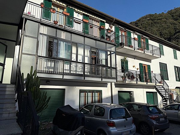 appartamento in vendita a Savona in zona Santuario