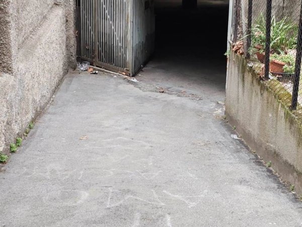 locale commerciale in vendita a Savona in zona Montemoro