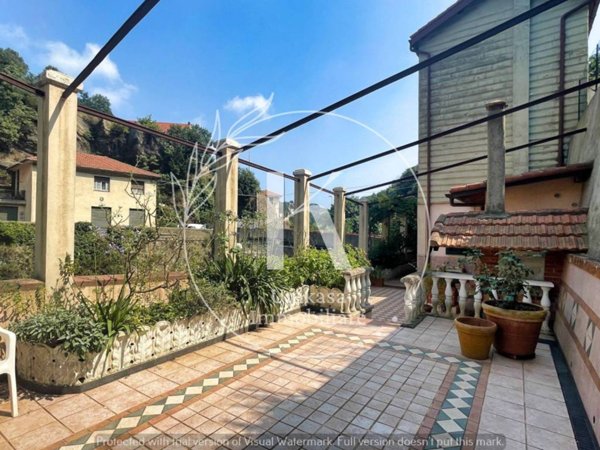 casa indipendente in vendita a Savona in zona Santuario