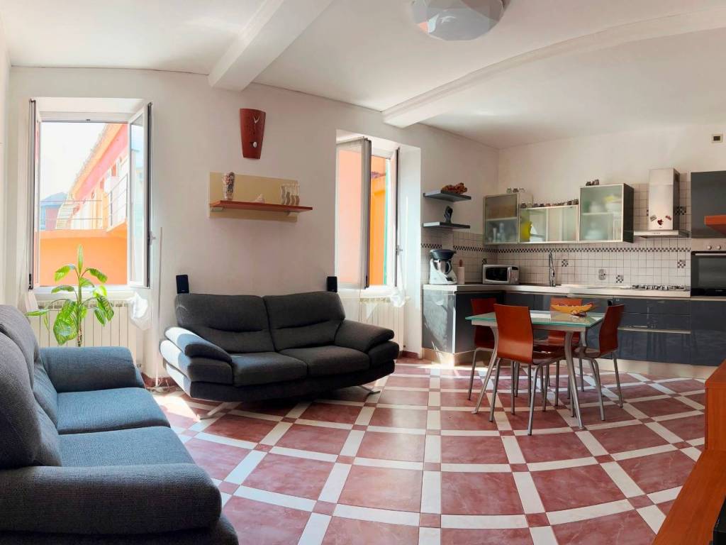 appartamento in vendita a Savona in zona Santuario