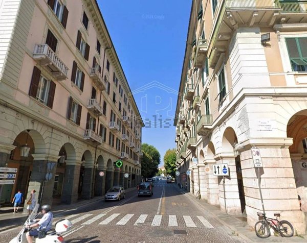 negozio in vendita a Savona in zona Centro Storico