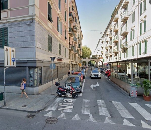 negozio in vendita a Savona in zona Centro Storico