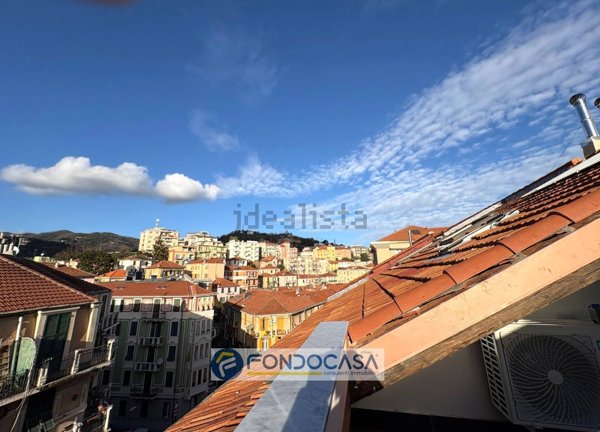 appartamento in vendita a Savona in zona Centro Storico