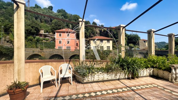 casa indipendente in vendita a Savona in zona Santuario