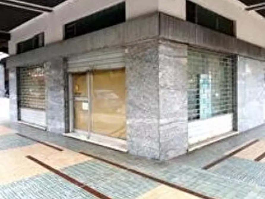 locale commerciale in vendita a Savona
