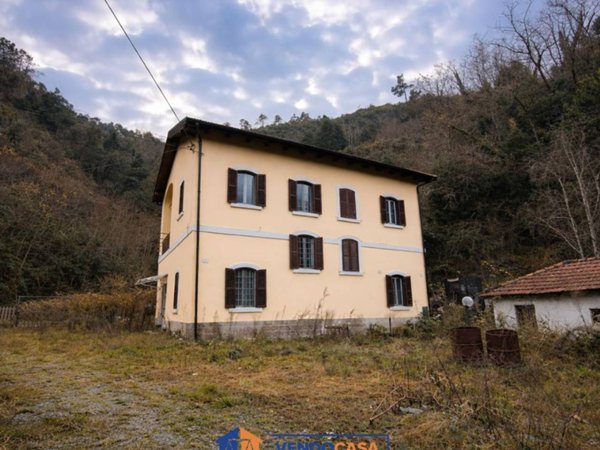 casa indipendente in vendita a Savona